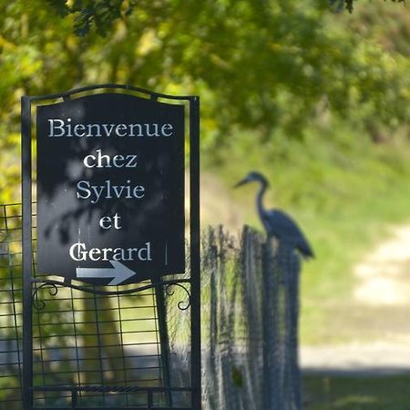 Domaine De La Cour Bed & Breakfast Sainte-Gemme-dʼAndigné Bagian luar foto