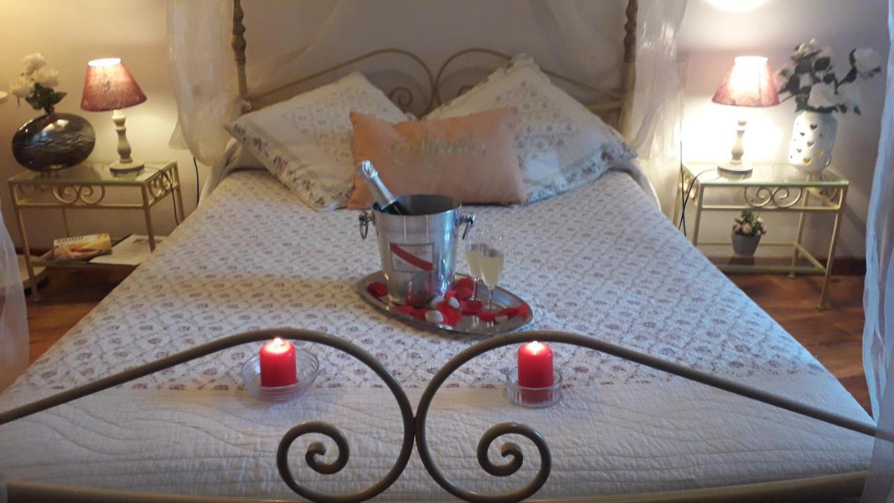 Domaine De La Cour Bed & Breakfast Sainte-Gemme-dʼAndigné Bagian luar foto