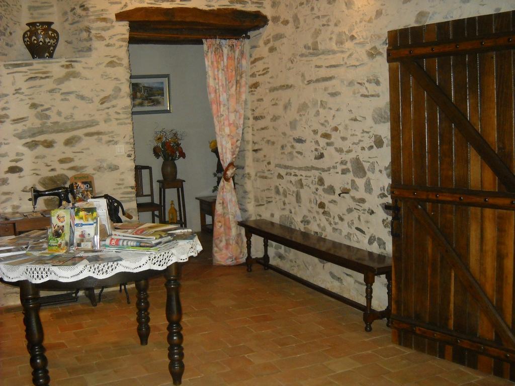 Domaine De La Cour Bed & Breakfast Sainte-Gemme-dʼAndigné Bagian luar foto