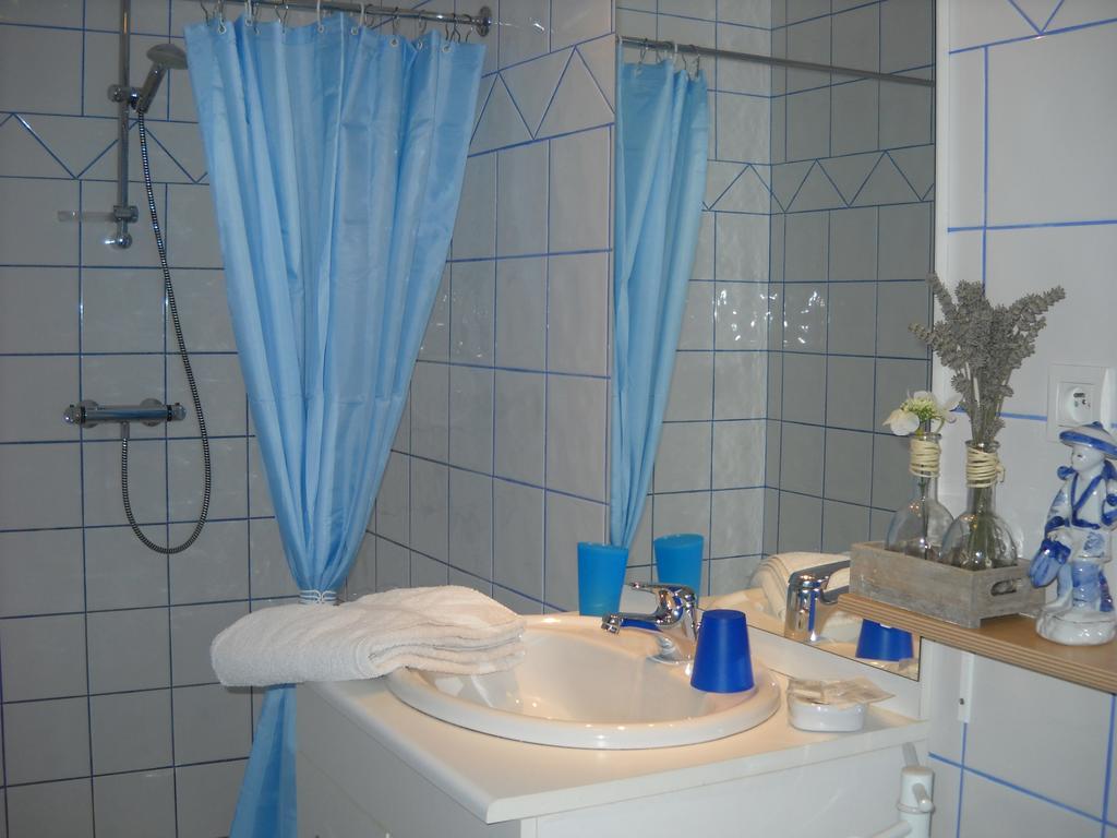 Domaine De La Cour Bed & Breakfast Sainte-Gemme-dʼAndigné Bagian luar foto