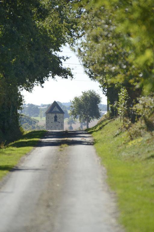 Domaine De La Cour Bed & Breakfast Sainte-Gemme-dʼAndigné Bagian luar foto