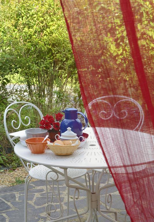 Domaine De La Cour Bed & Breakfast Sainte-Gemme-dʼAndigné Bagian luar foto