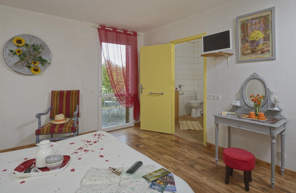 Domaine De La Cour Bed & Breakfast Sainte-Gemme-dʼAndigné Bagian luar foto