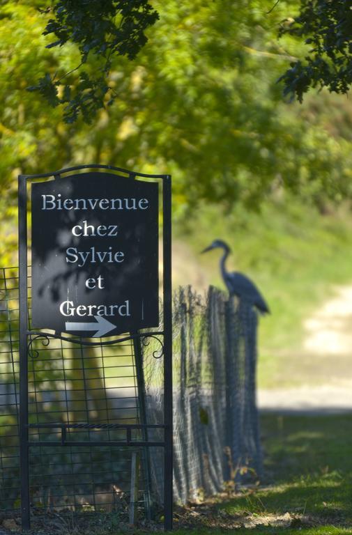 Domaine De La Cour Bed & Breakfast Sainte-Gemme-dʼAndigné Bagian luar foto